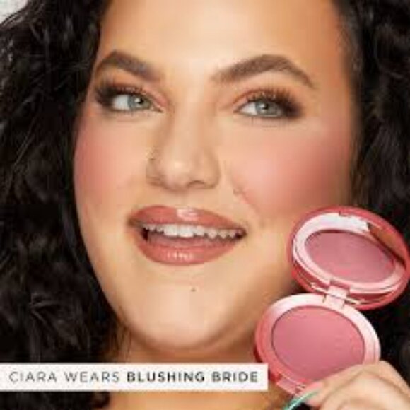 New in Box Tarte Amazonian Clay 12-Hour Powder Blush in shade Blushing Bride - Picture 1 of 7